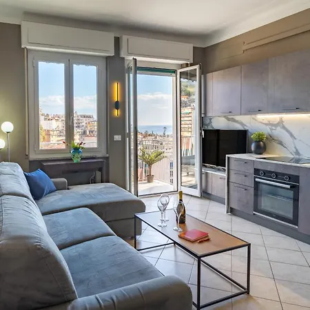 Sea View Retreat - Steps From Center 아파트