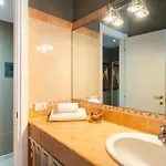 Guesthost - Sea View Retreat - Steps From Center شقة *