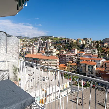 Sea View Retreat - Steps From Center San Remo