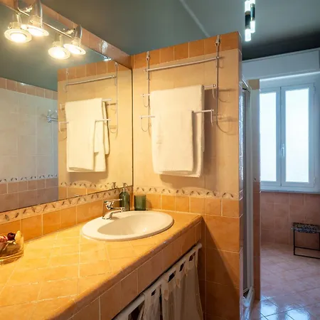 Sea View Retreat - Steps From Center