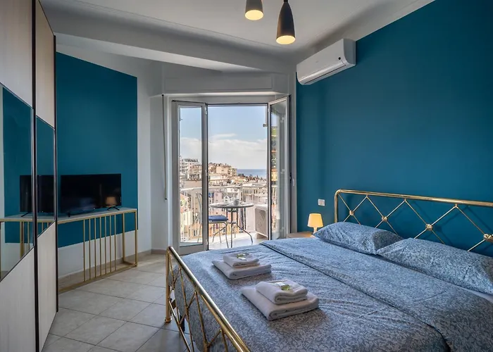 Guesthost - Sea View Retreat - Steps From Center *