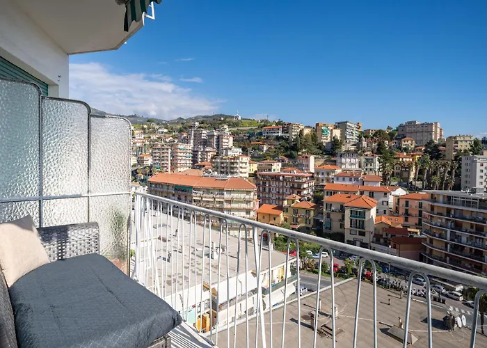 Guesthost - Sea View Retreat - Steps From Center Sanremo